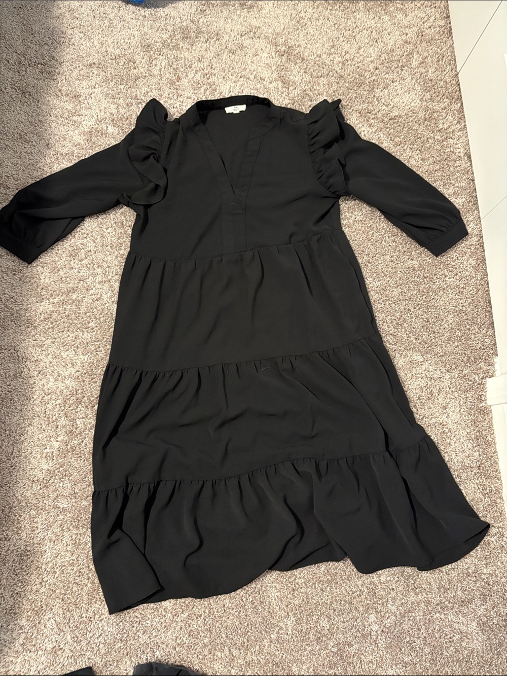entro Black Long Sleeve Tiered Ruffle Midi Dress
